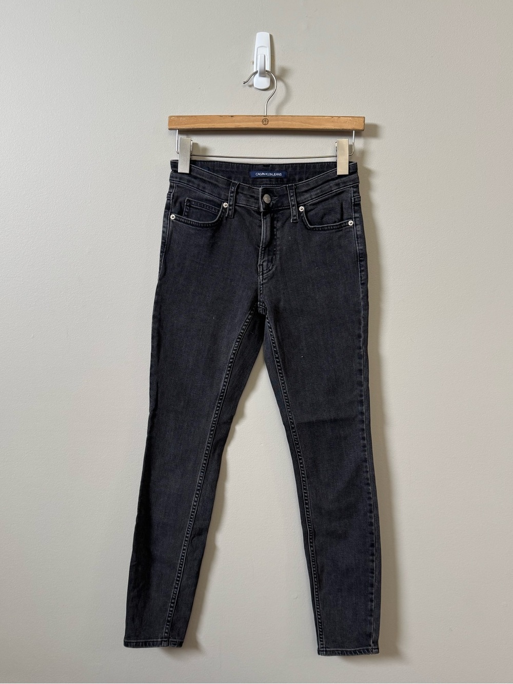 Calvin Klein jeans women’s high rise power stretch skinny jeans - black